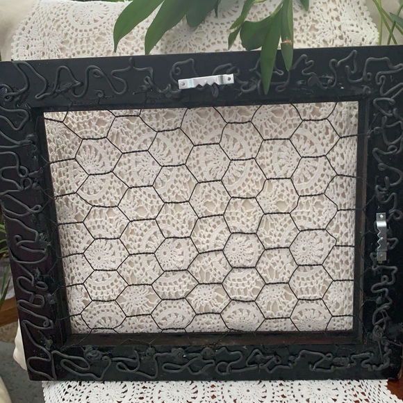 “PRINZ” Distressed Solid Wood Frame w/Decorative Wire - Picture 4 of 6